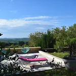 Le Clos De La Tour Bed and Breakfast Sainte-Nathalène