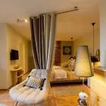 Le Clos De La Tour Bed and Breakfast 3*