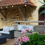 Le Clos De La Tour Bed and Breakfast 3*