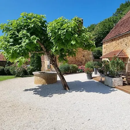 Le Clos De La Tour לינה וארוחת בוקר 3*