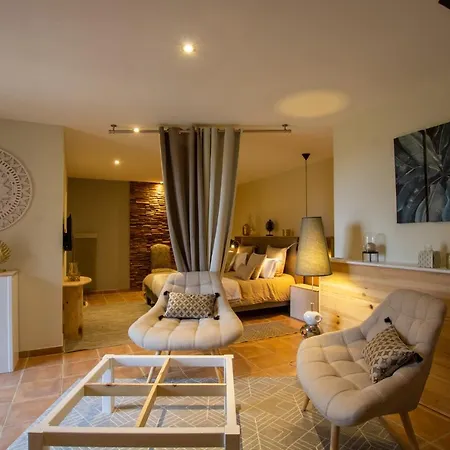 ベッド・アンド・ブレックファスト Le Clos De La Tour