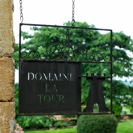 Le Clos De La Tour Bed & Breakfast 3*