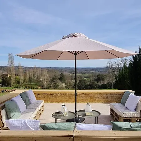 Le Clos De La Tour Bed & Breakfast