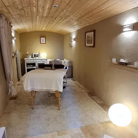 Le Clos De La Tour 3* Sainte-Nathalène