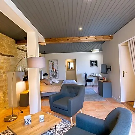 Le Clos De La Tour 3*