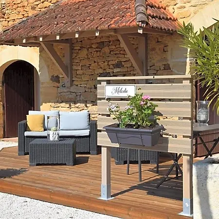 Le Clos De La Tour Bed & Breakfast 3*