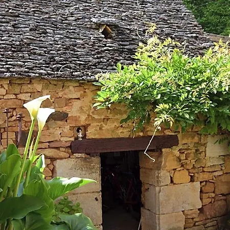 Le Clos De La Tour Bed & Breakfast 3*