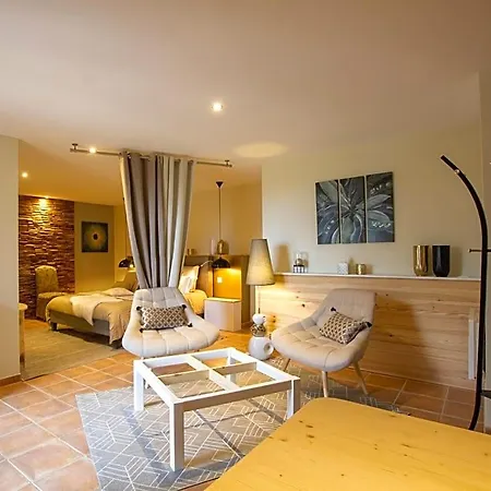 Le Clos De La Tour Bed & Breakfast Sainte-Nathalène