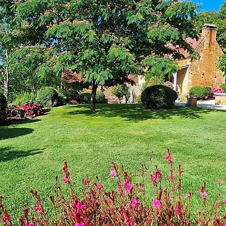Le Clos De La Tour Bed & Breakfast Sainte-Nathalène