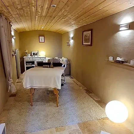 Bed & Breakfast Le Clos De La Tour 3*