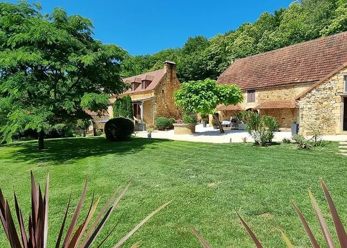 Le Clos De La Tour 3* Sainte-Nathalène