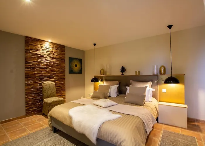 Couette-café Le Clos De La Tour 3*