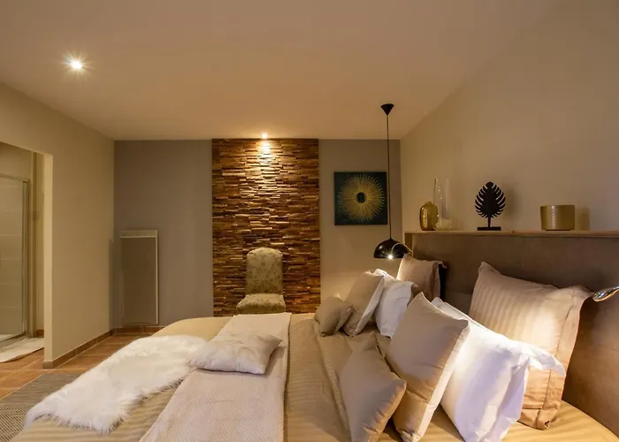 Le Clos De La Tour Bed & Breakfast Sainte-Nathalène