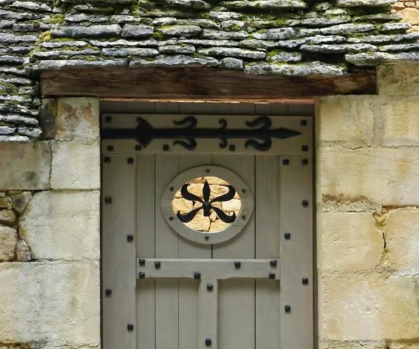 Le Clos De La Tour Bed & Breakfast