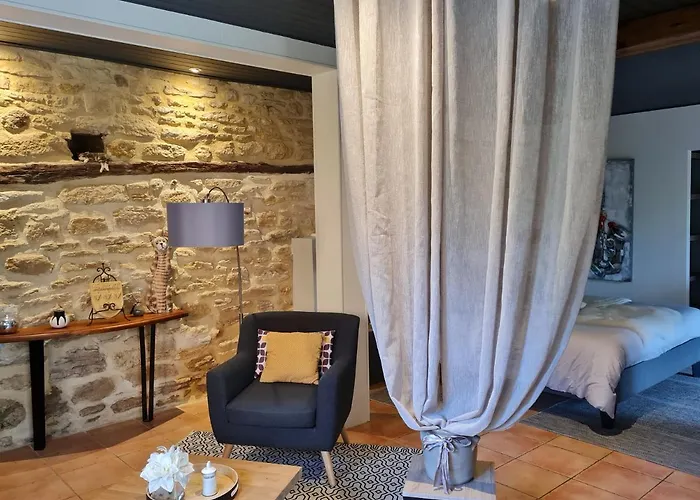 Le Clos De La Tour 3*