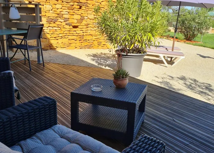 Le Clos De La Tour Couette-café Sainte-Nathalène